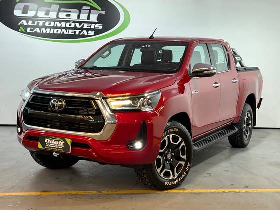 TOYOTA HILUX 2.8 D-4D TURBO DIESEL CD SRX 4X4 AUTOMÁTICO TOYOTA HILUX 2.8 D-4D TURBO DIESEL CD SRX 4X4 AUTOMÁTICO